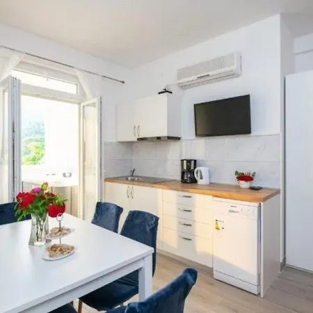 Azzurro 1 By Guide Apartment *