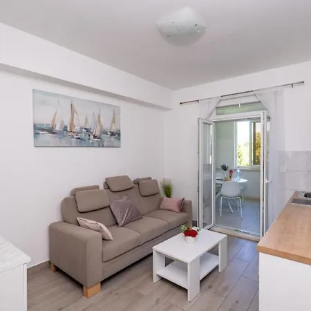 Azzurro 1 By Guide Apartament *