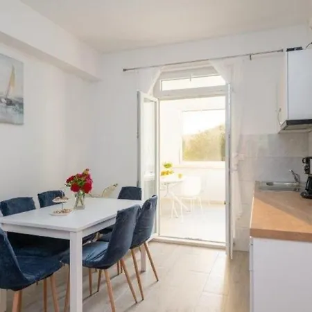 Apartment Azzurro 1 By Guide